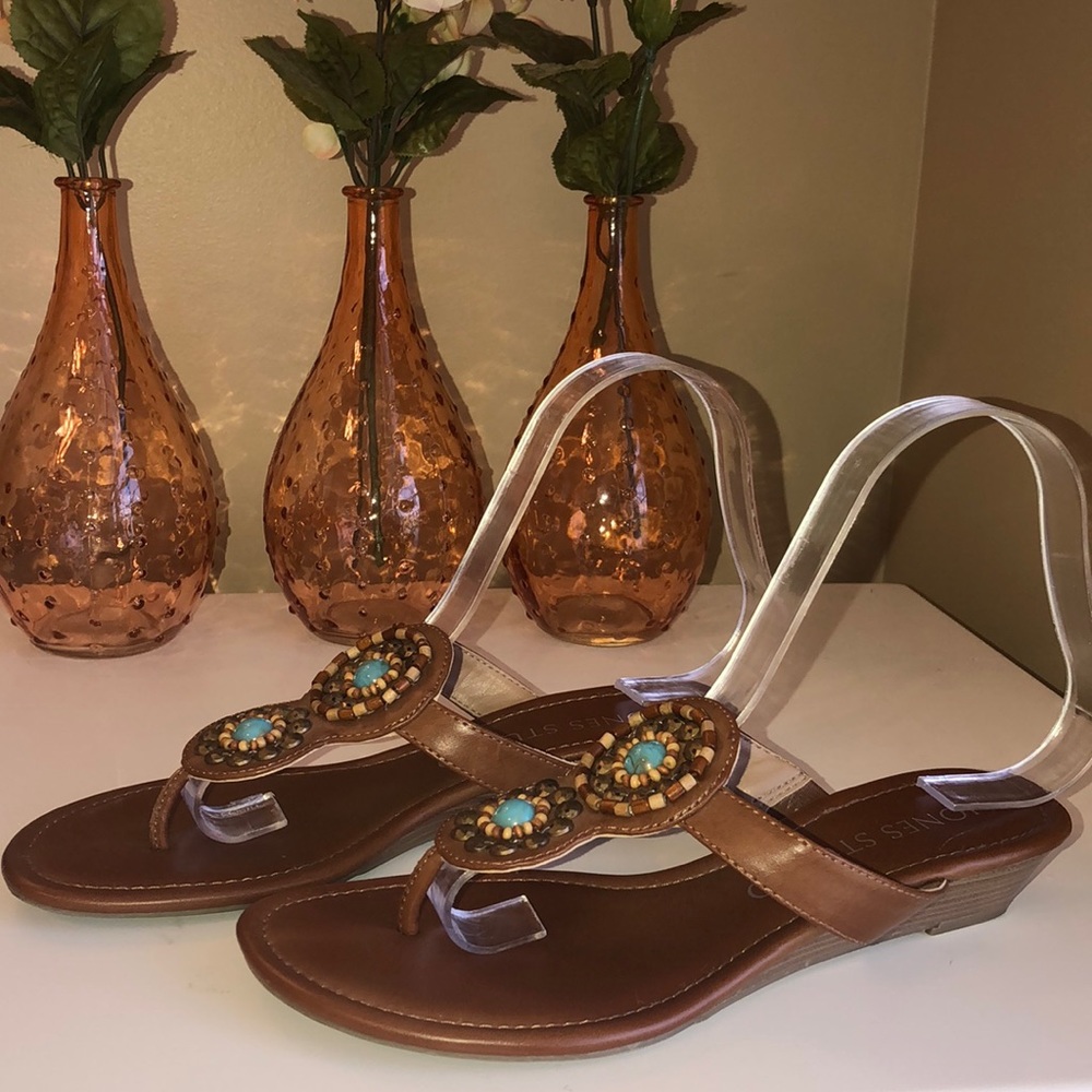 JONES STUDIO brown sandals Size 6.5. Cute style!